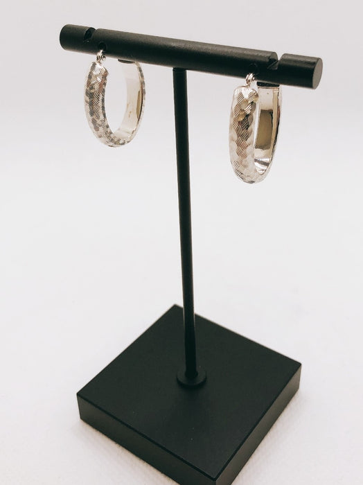 10K White Gold Oval Hoop Earrings