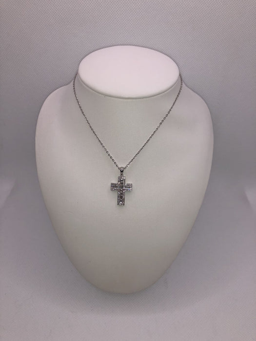 18K White Gold Diamond Cross Pendant Necklace