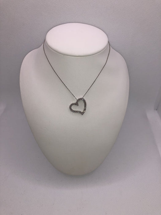 14K White Gold Diamond Heart Pendant Necklace