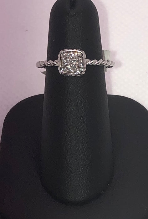 14K White Gold Diamond Cluster Ring